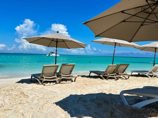 Cuxos Hotel Beachfront - Isla Mujeres