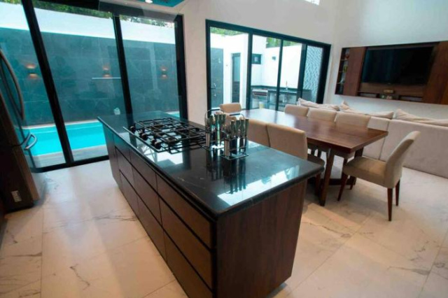 Casa Moderna de 4 Pisos Con Rooftop Vista Al Mar - Isla Mujeres