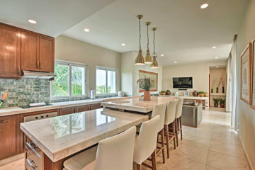 Ocean-View Oasis on Playa Norte with Resort Amenities