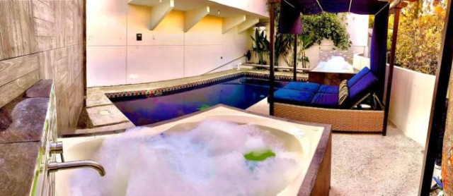 LOFT Estilo & Diseño ALBERCA, 2 JACUZZIS PRIVADOS CLIMATIZADOS con HIDROMASAJE PROFESIONAL TIPO SPA - Cuernavaca