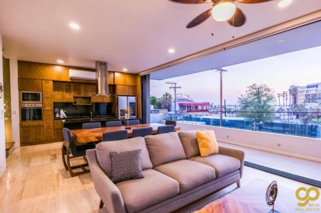 3-Story Private Pool Townhome Marina Views - La Paz