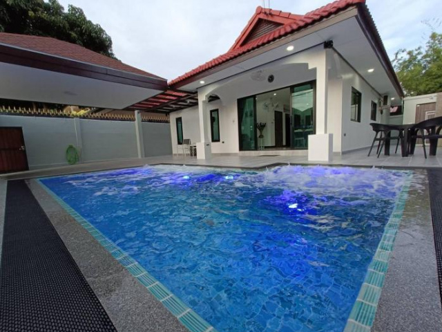 Luxury Private Pool Villa with Jacuzzi and Kids Pool at Royal Park Village - Jomtien