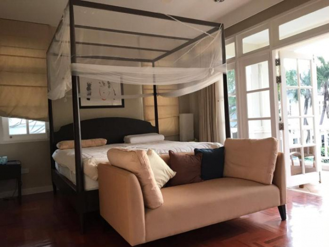 Baan Dhewaran Beachfront Villa - Chonburi