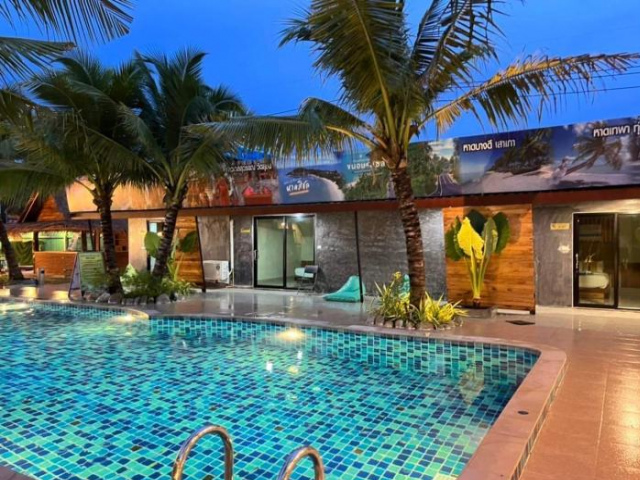 Kinjo Park Pool View Deluxe 2 (Double Bed) - Nakhon Si Thammarat