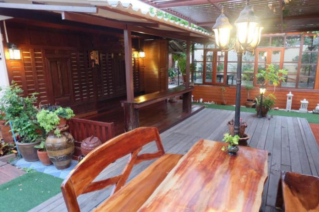 Binlar Guesthouse - Ayutthaya