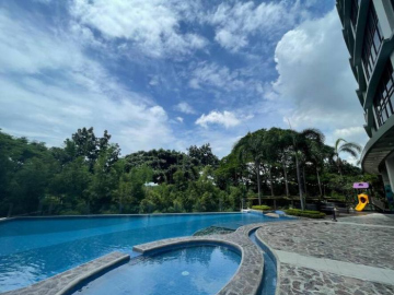 Lovely 2BR Loft in BGC for 6 pax