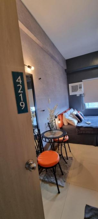 Studio42 9AM Check-in near Megamall, Penthouse with City View - Manila