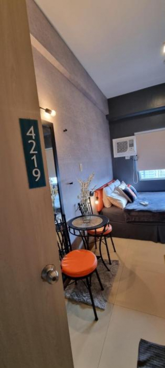 Studio42 9AM Check-in near Megamall, Penthouse with City View