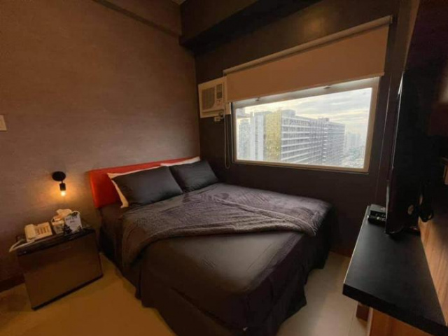 Studio42 9AM Check-in near Megamall, Penthouse with City View - Manila