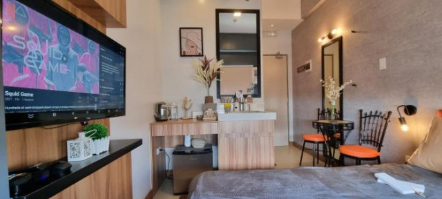 Studio42 9AM Check-in near Megamall, Penthouse with City View - Manila