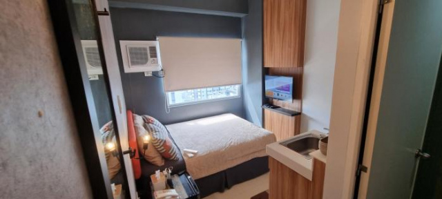 Studio42 9AM Check-in near Megamall, Penthouse with City View - Manila