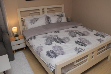 A2J Luxury 2BR BGC Suite Near SM Aura, Market2x