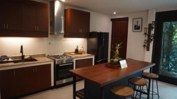 Tropical 3-bedroom house with pool