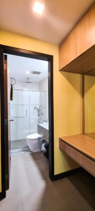 Arterra Corner Penthouse, OceanSide, fast WiFi, NFlix, kitchen - Mactan