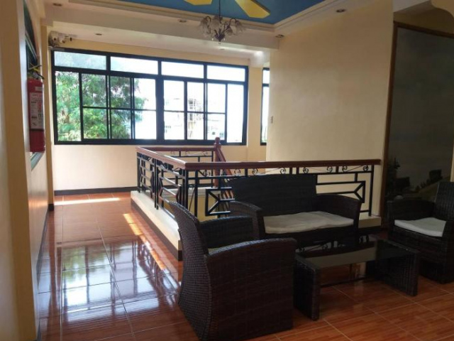 Divine Castle Travelers Inn - Coron