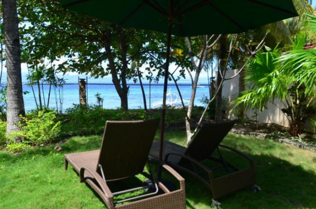 Private beachfront 2 bedroom house with ocean view and direct reef access - Moalboal