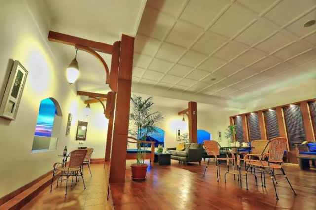 Alron Hotel Kuta Powered by Archipelago - 庫塔