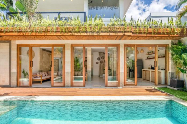 Villa Tokyo - 3 BDR Private Villa - 3 Min Walk to KU DE TA Beach - Kuta