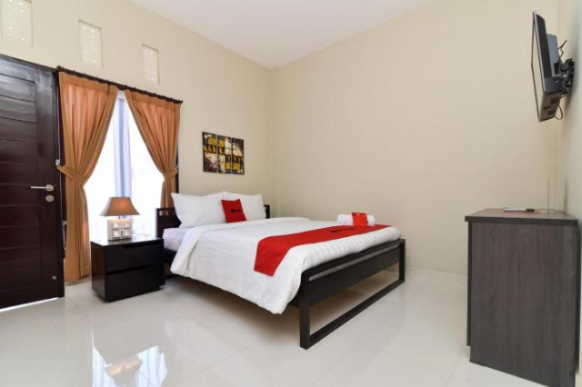 RedDoorz Plus near Jalan Imam Bonjol Denpasar - 水明漾‎