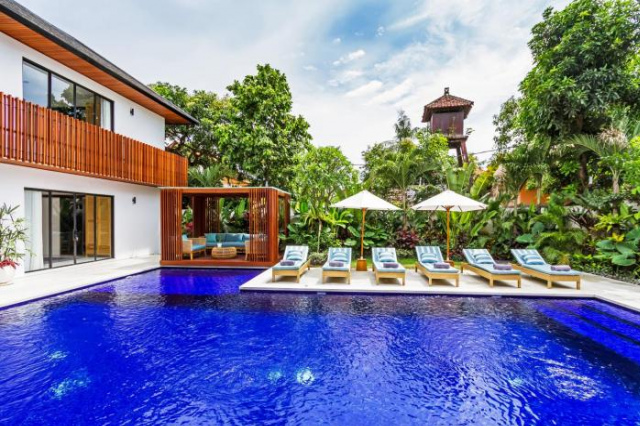 THE BOTANICAL 6 BED LUXURY 900 meter from beach - Seminyak