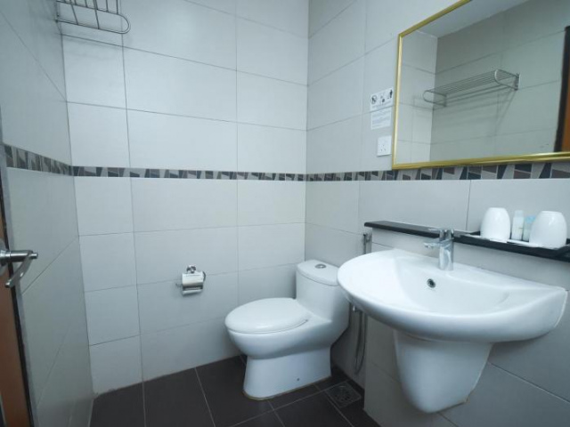 OYO 985 Hotel Nur - 婆羅洲