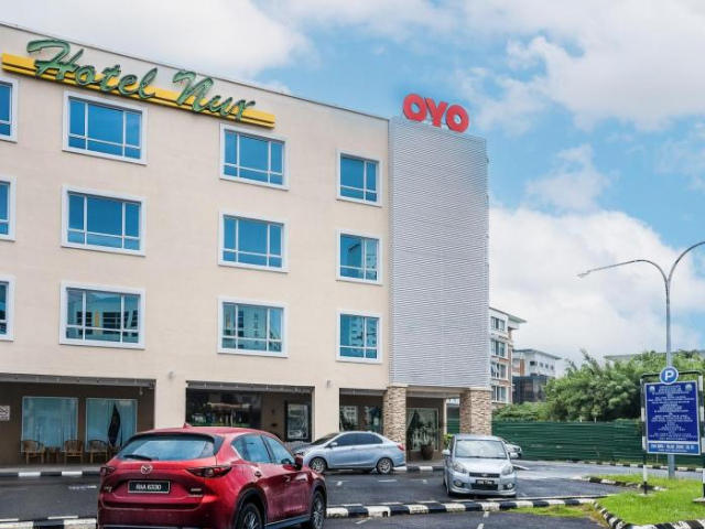 OYO 985 Hotel Nur - 婆羅洲