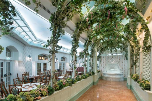 Hong Kong Disneyland Hotel - Hong Kong