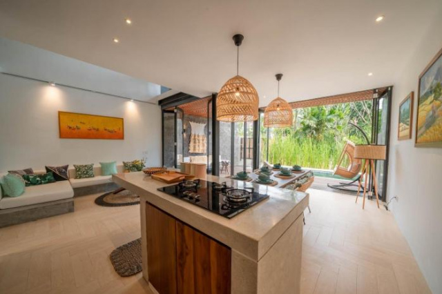 Villa Jannati - 4BR Pool Villa Near Berawa Beach - Canggu