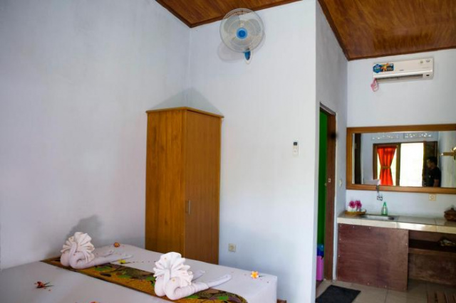 Van Santri Homestay Pemuteran - 佩母得蘭