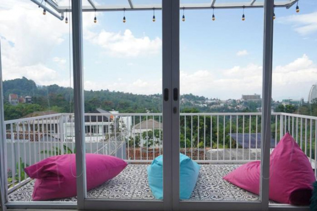 Vila Rema a beautiful 4 bedroom villa in dago with private pool - Bandung