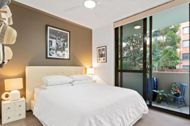 2-Bed Sunlit Courtyard Unit with Pool and Gym - Sydney