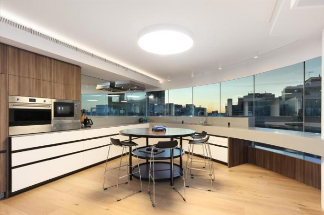 Darling Harbour Three-Bedroom Apartment - Sydney