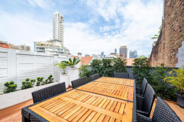 Sublime Locale with Skyline Views from Courtyard - Sydney