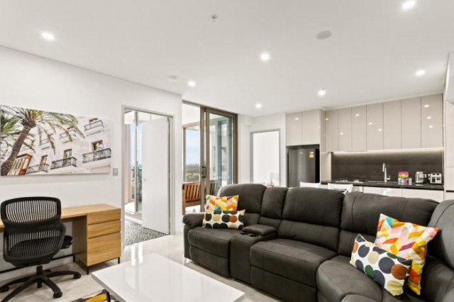 Sleek 2-Bed with Expansive Balcony Views - 雪梨