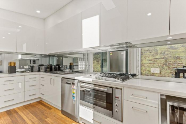 Chic 3-Bed House with a Cosy Courtyard - Sydney