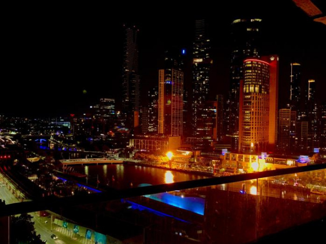 2 Bedroom Apartment with Stunning Views and balcony in Melbourne CBD - 墨爾本