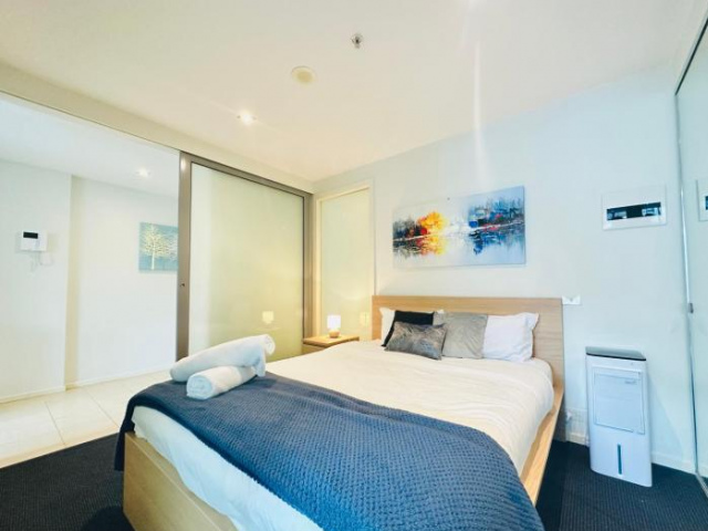 Walk to Crown 1BR apt +balcony+WIFI+Pool+Gym - Melbourne