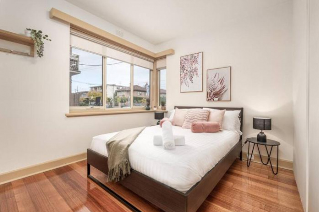 Bright & Comfy 2 Bedroom St Kilda East Apartment - 墨爾本