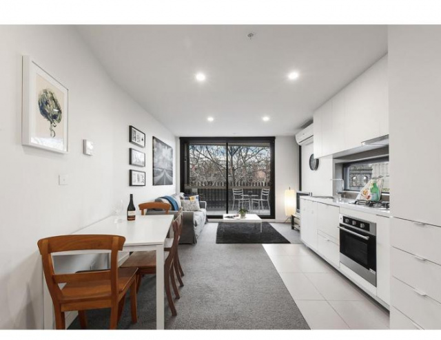Modern 2 bed apartment in trendy Collingwood - Melbourne