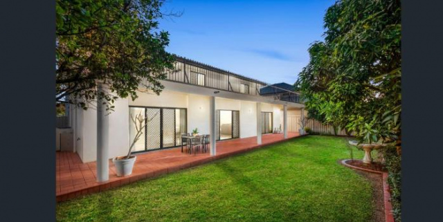 KozyGuru / Eight Mile Plains / Holiday Family Home / Free Parking QEM063 - Brisbane