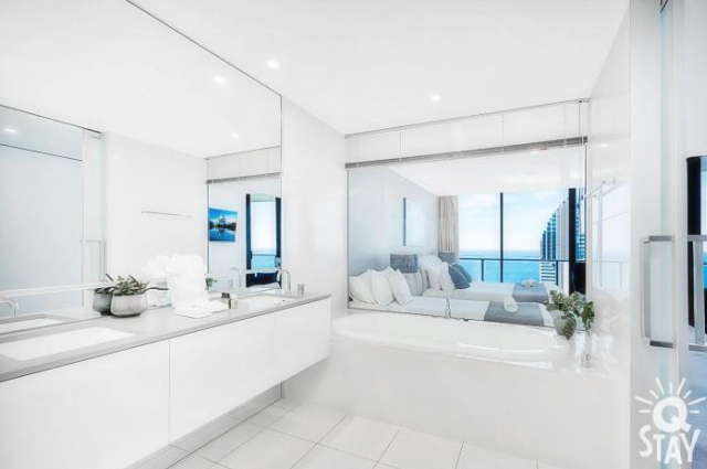 5 Bedroom Executive Sub Penthouse in the heart of Surfers with full ocean views - Sleeps 12 - Circle - Gold Coast