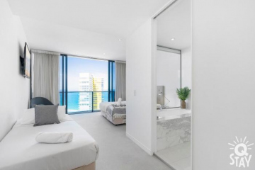 Oracle Resort Broadbeach - 4 Bedroom Sub Penthouse Ocean View Apartment - QSTAY