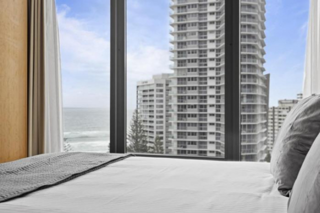 Spacious 1-Bed Unit Near the Beach and Cavill Ave - Gold Coast