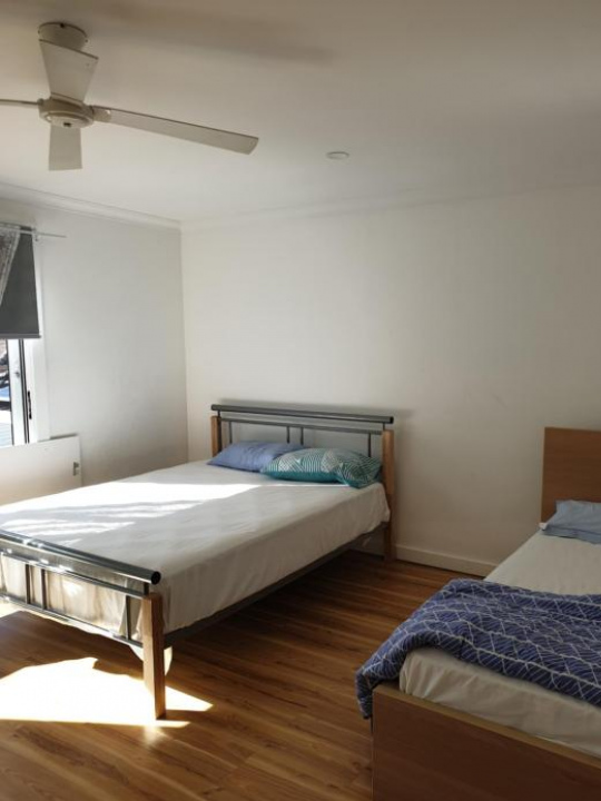 DIANELLA Budget Rooms Happy Place to Stay & House Share For Long Term Tenants - 柏斯