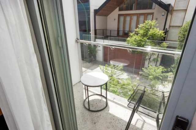Rustic Getaway with Balcony - Stylish Room - 柏斯
