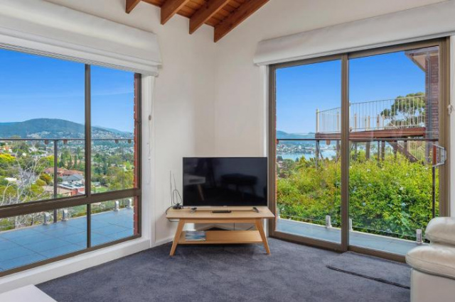 Watchtower Apartment - Hobart