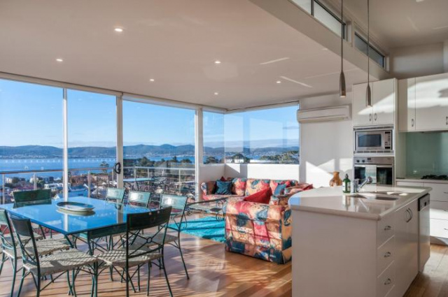 Shawan Holiday Villa - Hobart