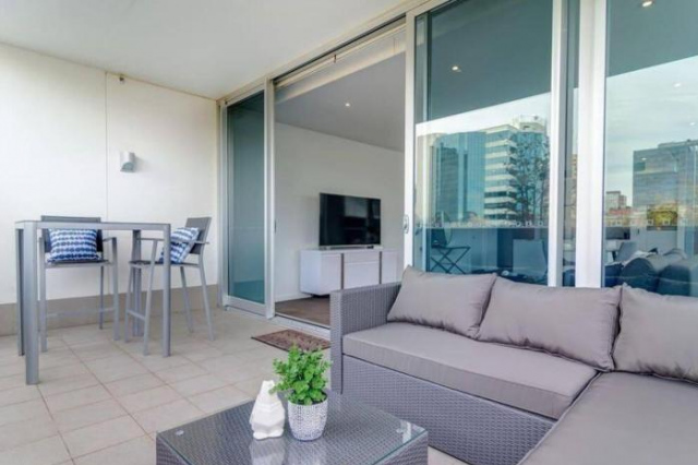 Marble CBD Luxury 2 Bedroom Apt Pool & Parking - Adelaide