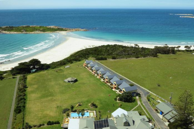 Diamond Island Resort & Bicheno Penguin Show - Tasmania