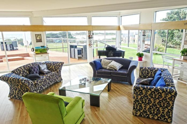 Diamond Island Resort & Bicheno Penguin Show - Tasmania